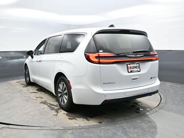 used 2024 Chrysler Pacifica Hybrid car, priced at $27,998