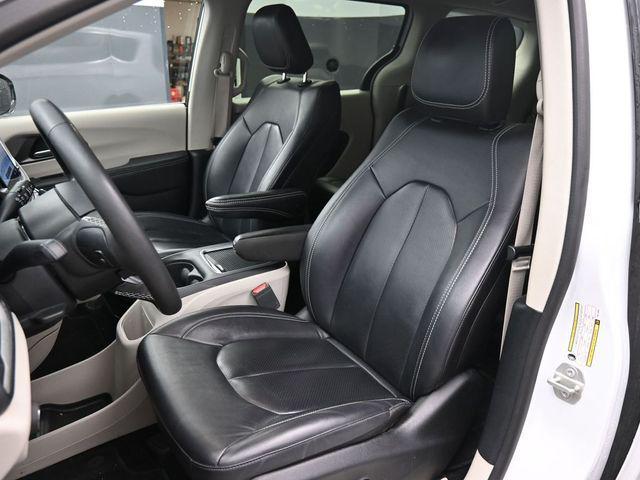 used 2024 Chrysler Pacifica Hybrid car, priced at $27,998