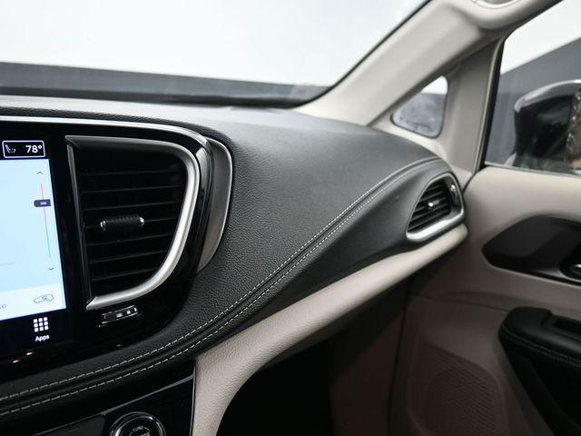 used 2024 Chrysler Pacifica Hybrid car, priced at $27,998