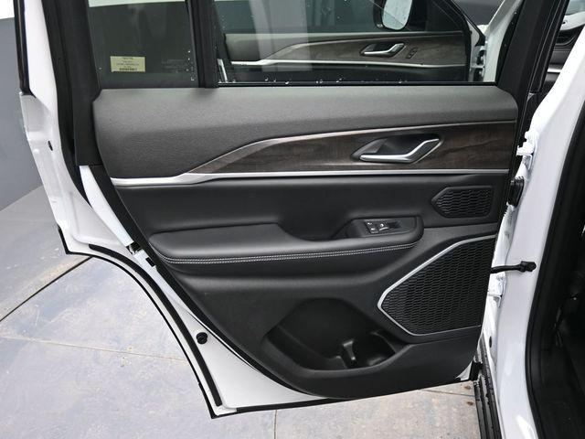 new 2026 Jeep Grand Cherokee car, priced at $47,017