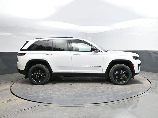 new 2026 Jeep Grand Cherokee car, priced at $47,017