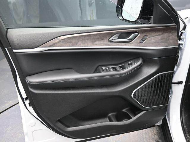 new 2026 Jeep Grand Cherokee car, priced at $47,017