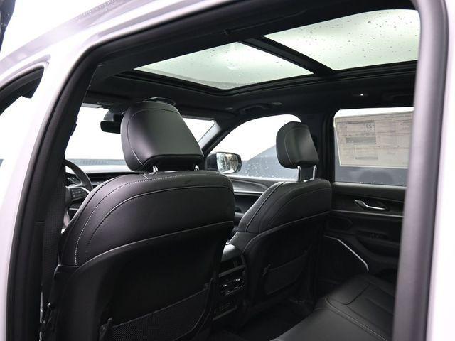 new 2026 Jeep Grand Cherokee car, priced at $47,017