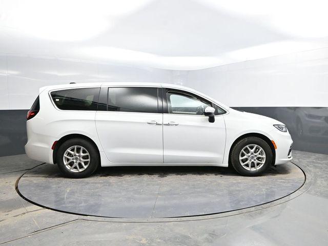 used 2023 Chrysler Pacifica car, priced at $25,499
