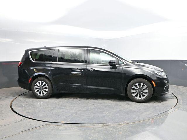 used 2023 Chrysler Pacifica Hybrid car, priced at $25,890