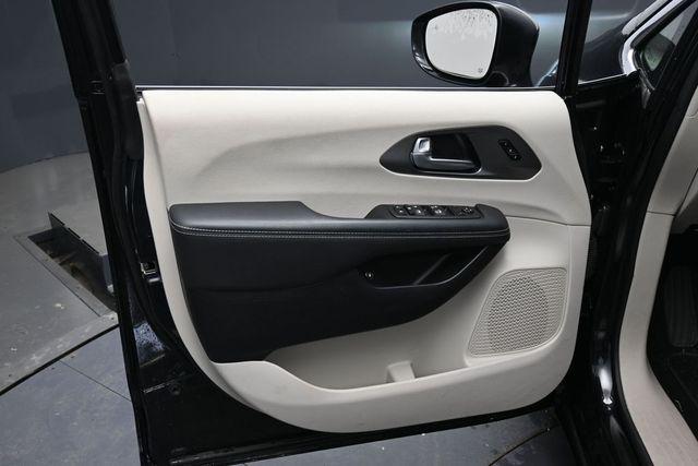 used 2023 Chrysler Pacifica Hybrid car, priced at $25,890