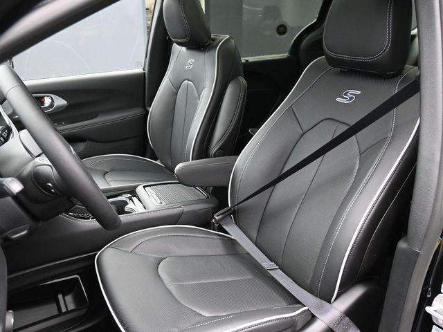 new 2026 Chrysler Pacifica car, priced at $53,843