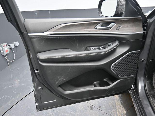 new 2026 Jeep Grand Cherokee car, priced at $49,842