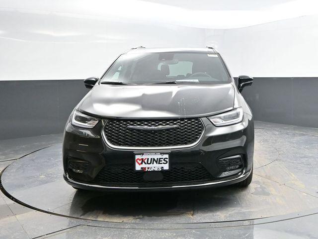 new 2026 Chrysler Pacifica car, priced at $45,391