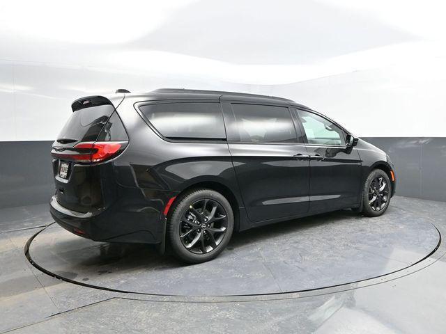 new 2026 Chrysler Pacifica car, priced at $45,391
