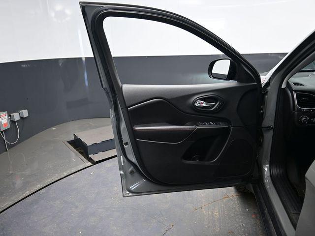 used 2019 Jeep Cherokee car, priced at $18,283