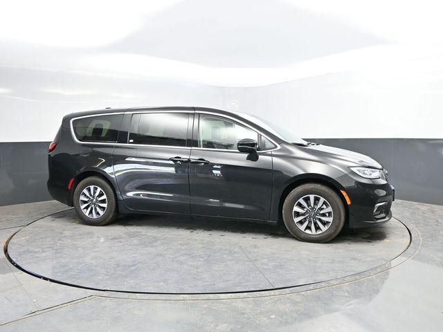 used 2023 Chrysler Pacifica Hybrid car, priced at $23,273