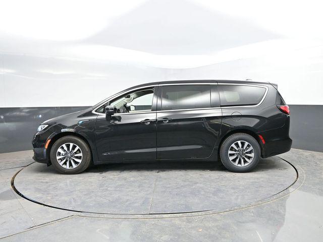 used 2023 Chrysler Pacifica Hybrid car, priced at $23,273