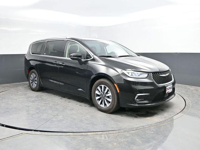 used 2023 Chrysler Pacifica Hybrid car, priced at $23,273