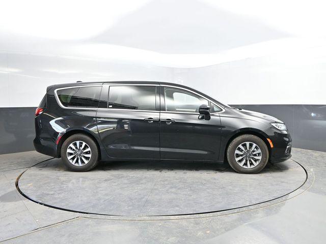 used 2023 Chrysler Pacifica Hybrid car, priced at $23,273