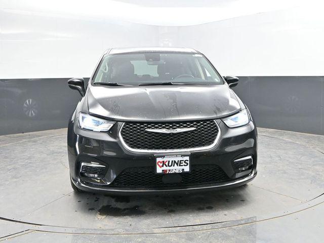 used 2023 Chrysler Pacifica Hybrid car, priced at $23,273