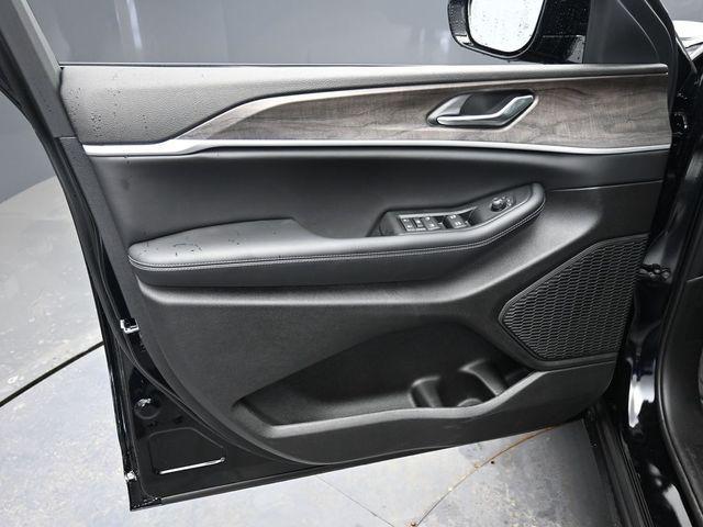 new 2026 Jeep Grand Cherokee car, priced at $45,451