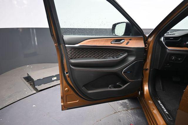 new 2026 Jeep Grand Cherokee car, priced at $65,037