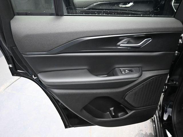 new 2026 Jeep Grand Cherokee car, priced at $44,166