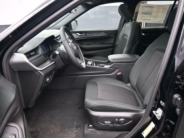 new 2026 Jeep Grand Cherokee car, priced at $44,166