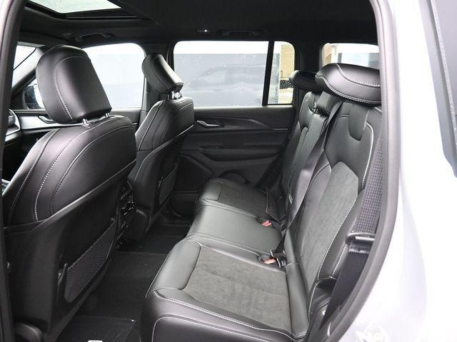 new 2025 Jeep Grand Cherokee car, priced at $35,975