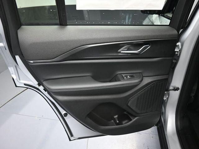 new 2025 Jeep Grand Cherokee car, priced at $35,975