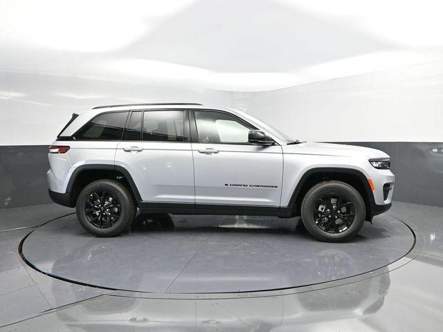 new 2025 Jeep Grand Cherokee car, priced at $35,975