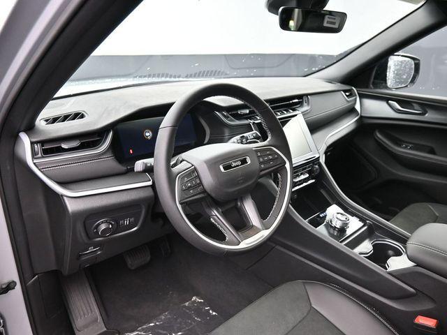 new 2025 Jeep Grand Cherokee car, priced at $35,975