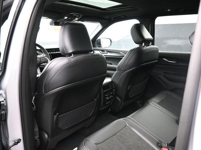 new 2025 Jeep Grand Cherokee car, priced at $35,975