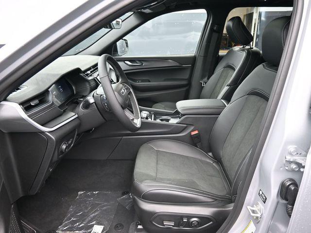 new 2025 Jeep Grand Cherokee car, priced at $35,975