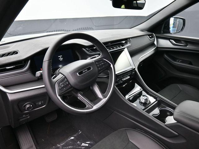 new 2025 Jeep Grand Cherokee car, priced at $37,573