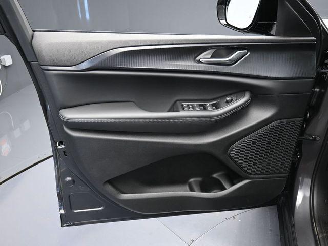 new 2025 Jeep Grand Cherokee car, priced at $37,573