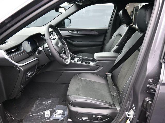 new 2025 Jeep Grand Cherokee car, priced at $37,573