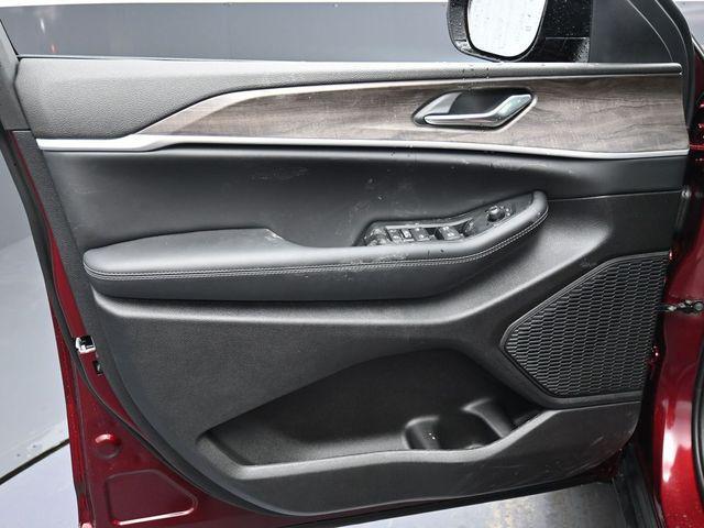 new 2026 Jeep Grand Cherokee car, priced at $45,427