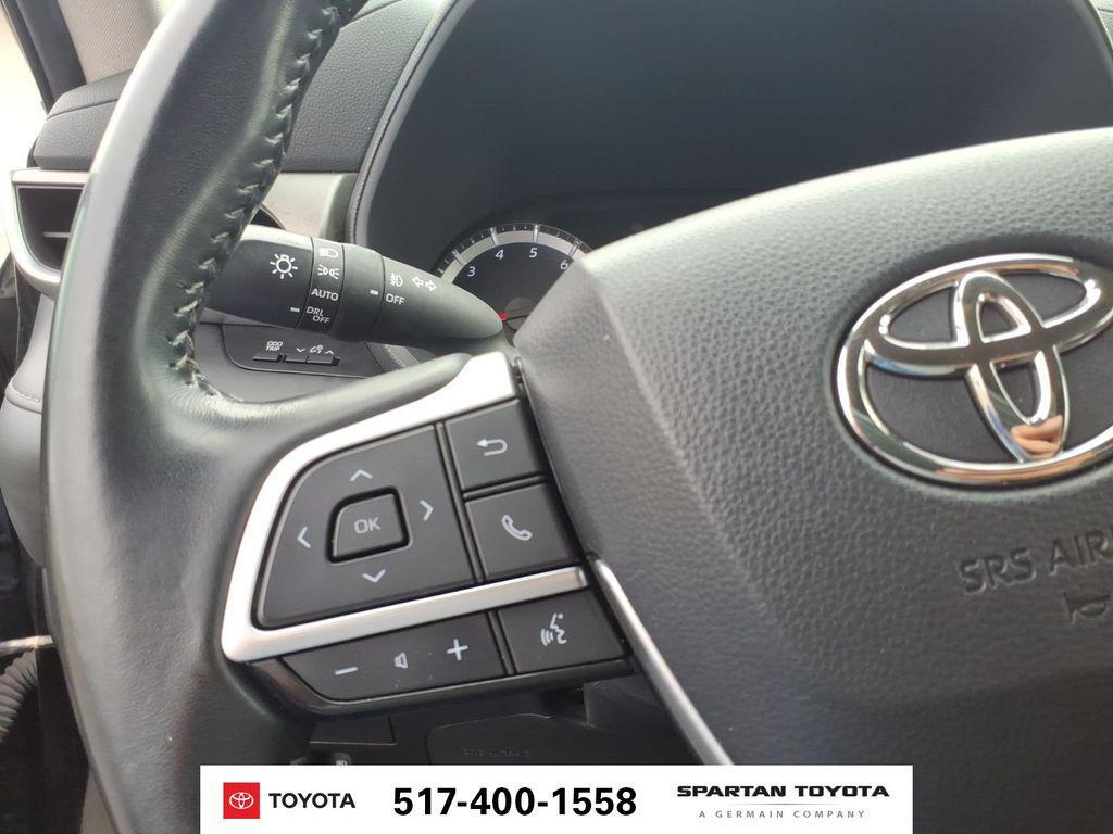 used 2022 Toyota Highlander car, priced at $27,827