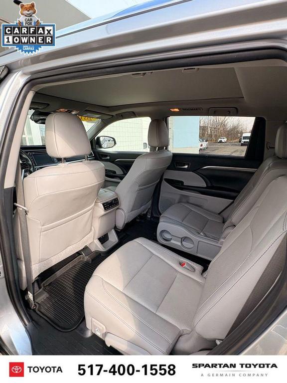 used 2019 Toyota Highlander car, priced at $27,666