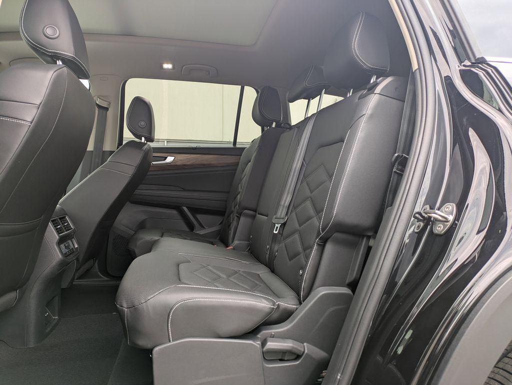 new 2026 Volkswagen Atlas car, priced at $45,376