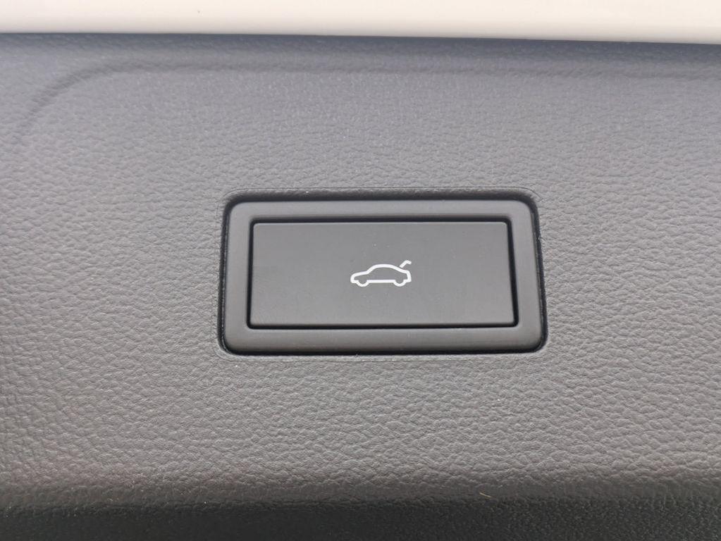 new 2026 Volkswagen Atlas car, priced at $46,622
