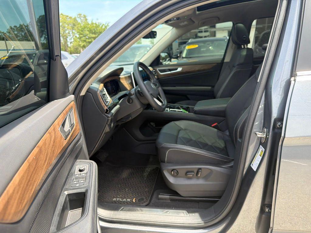 used 2024 Volkswagen Atlas car, priced at $31,995