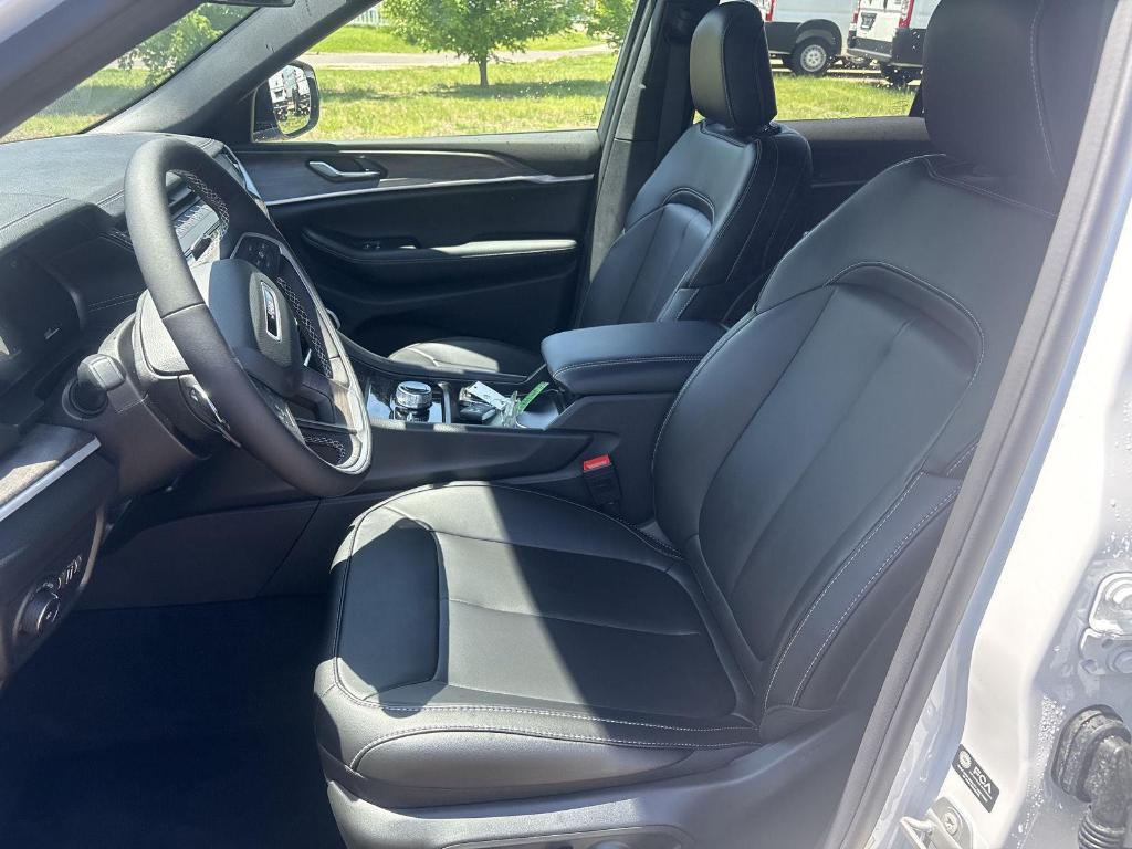 new 2026 Jeep Grand Cherokee car, priced at $42,734