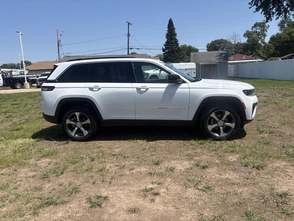 new 2026 Jeep Grand Cherokee car, priced at $42,734