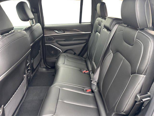 new 2026 Jeep Grand Cherokee car, priced at $47,695