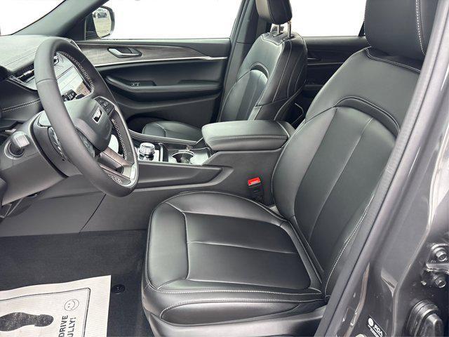 new 2026 Jeep Grand Cherokee car, priced at $47,695