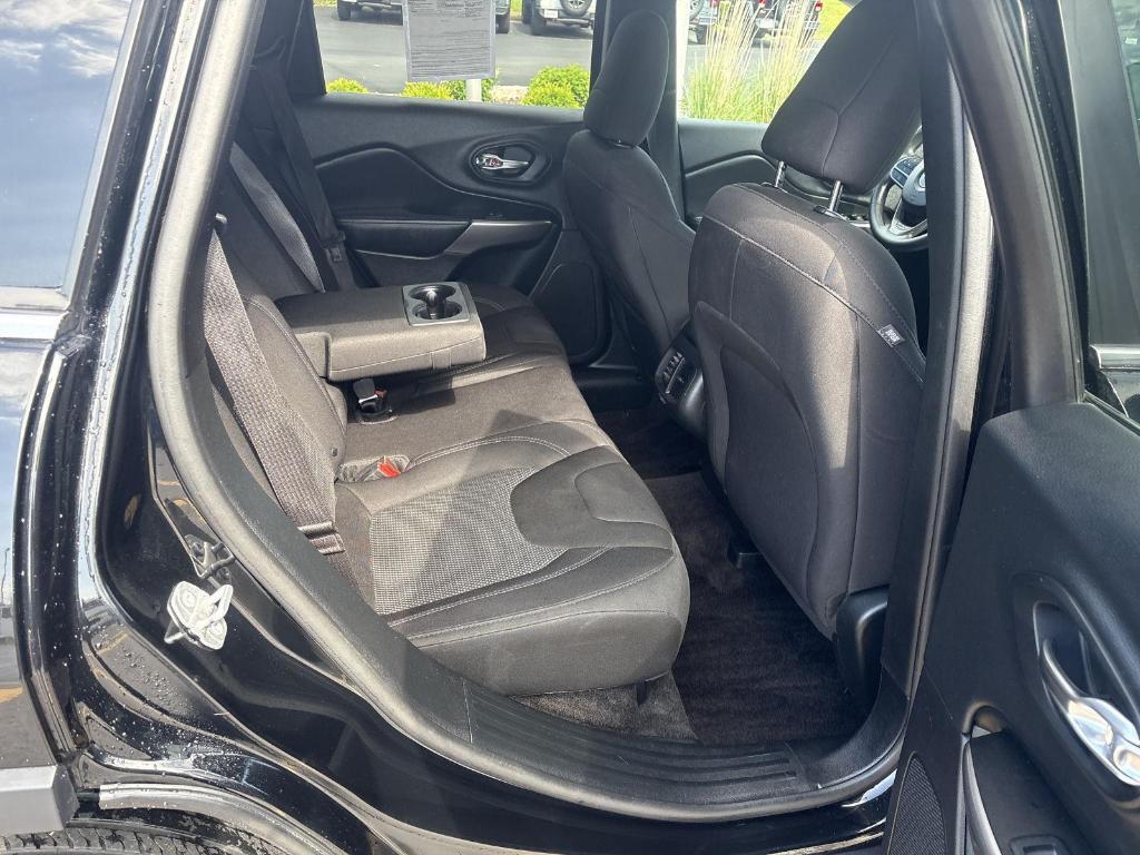 used 2019 Jeep Cherokee car