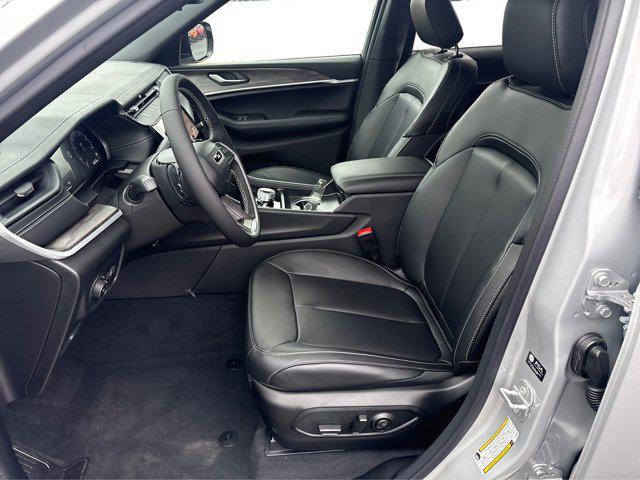 new 2026 Jeep Grand Cherokee car, priced at $43,985