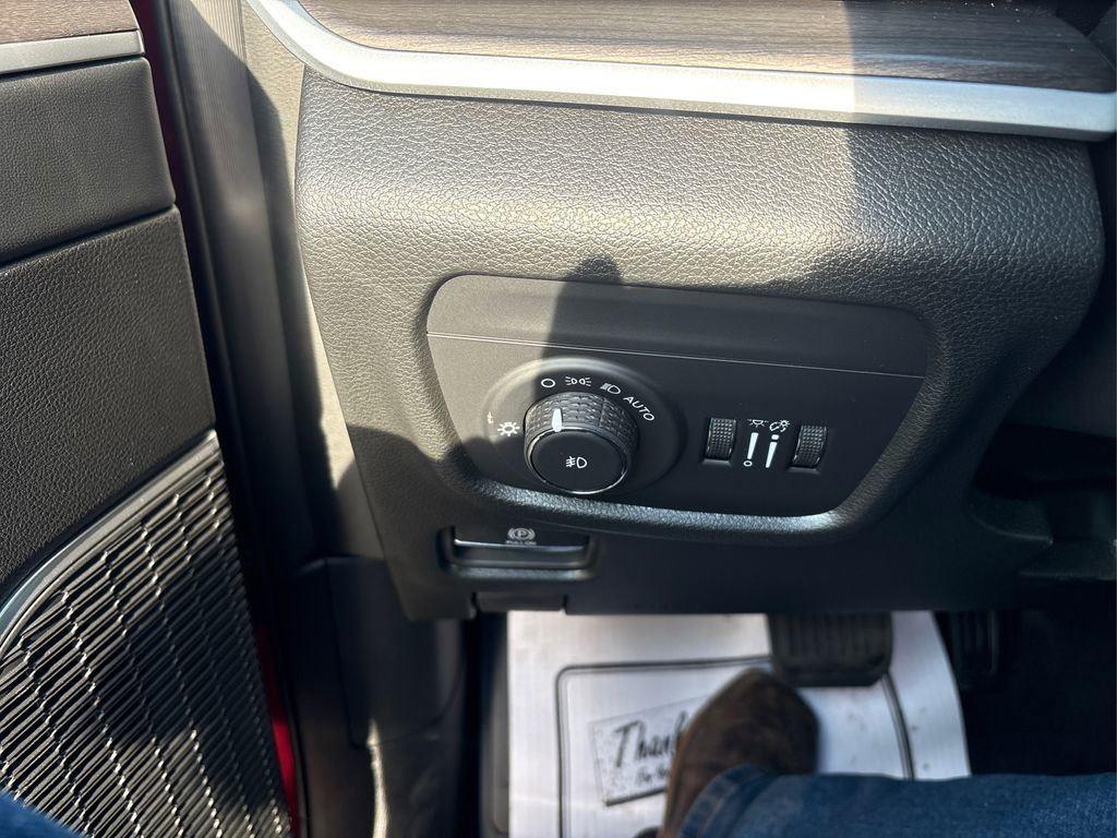 new 2026 Jeep Grand Cherokee car, priced at $41,485
