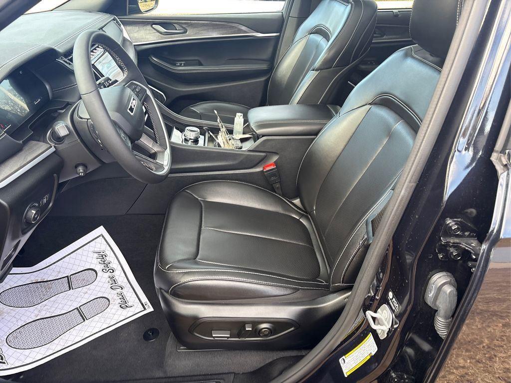used 2024 Jeep Grand Cherokee car, priced at $39,799