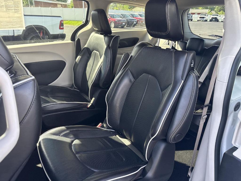 used 2023 Chrysler Pacifica Hybrid car