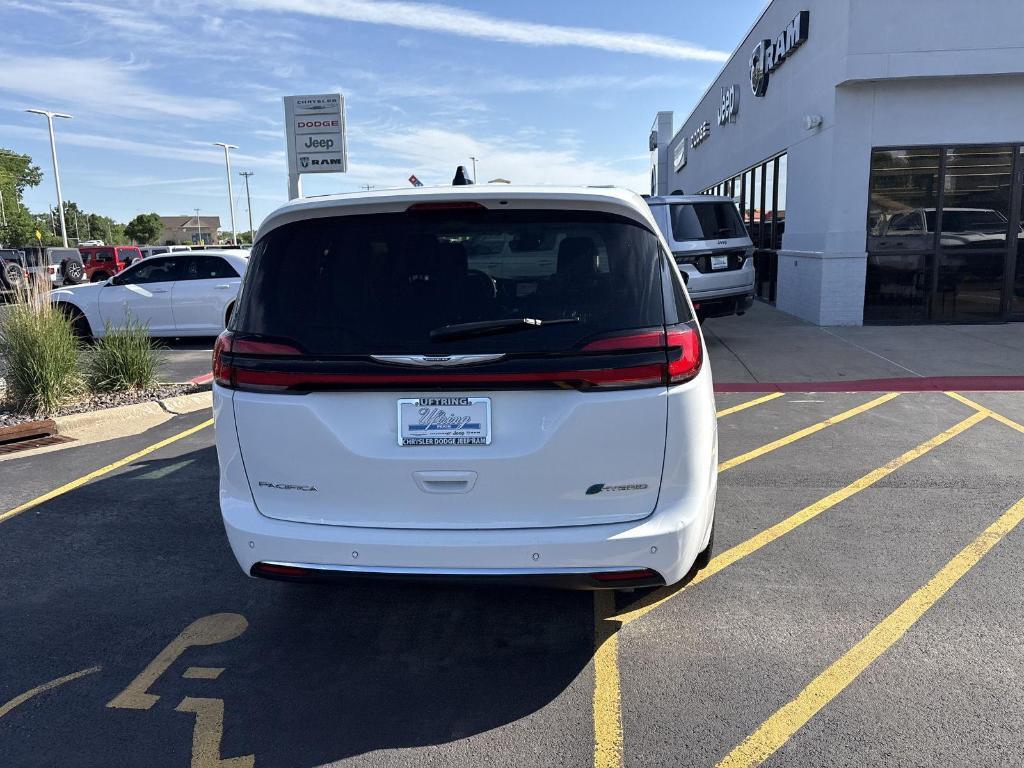 used 2023 Chrysler Pacifica Hybrid car