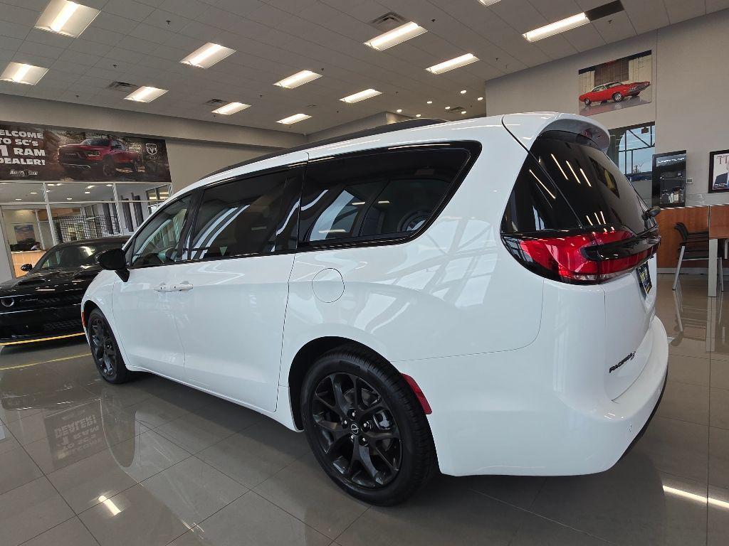 new 2026 Chrysler Pacifica car, priced at $52,713